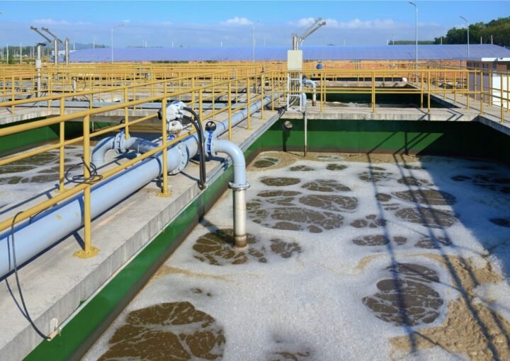 planta de tratamiento de agua y desechos