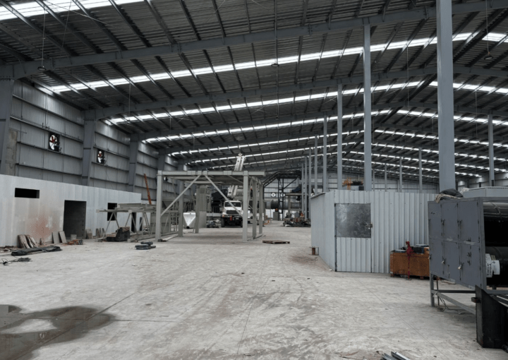 Bodega mostrando la infraestructura logística especializada
