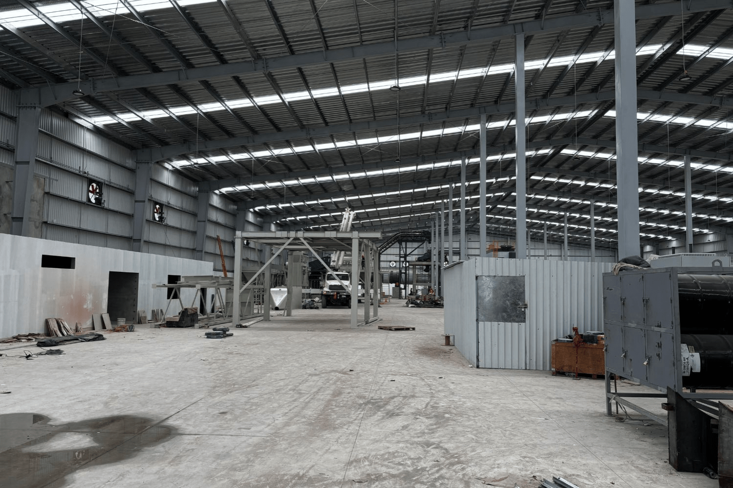 Bodega mostrando la infraestructura logística especializada